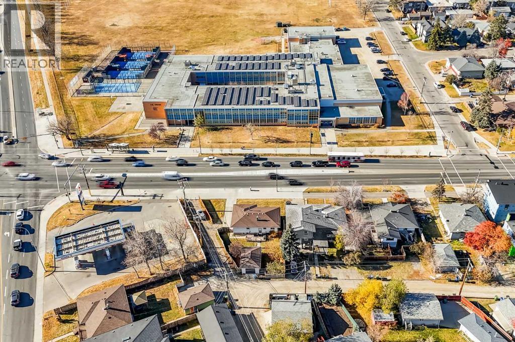 3452 37 Street SW - 21