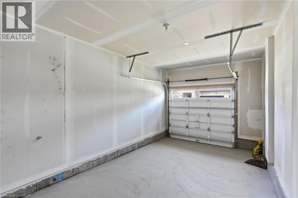 33 ADMIRAL Road - 40