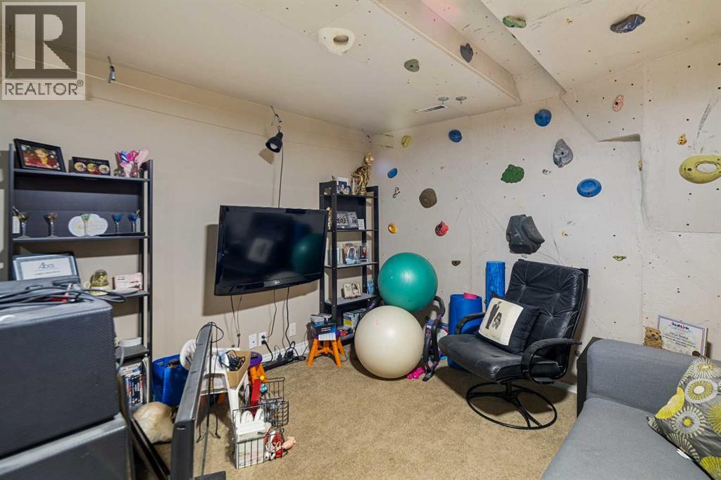 #3 195 Manora Place NE - 12