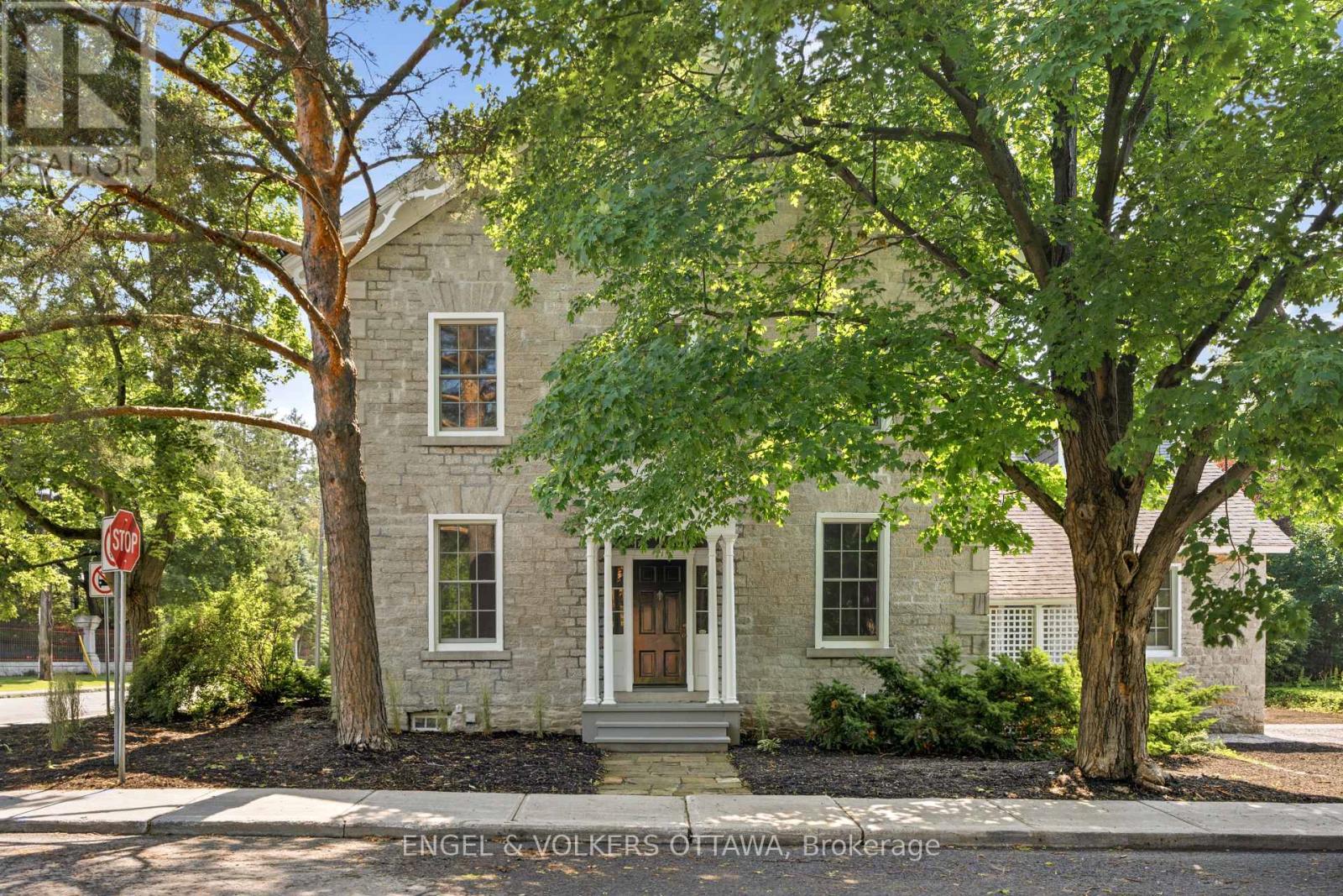 3 Bed, 3 Bath House for Sale in Ottawa – 71 THOMAS STREET, Ottawa – MLS# X13521562 - Image 1