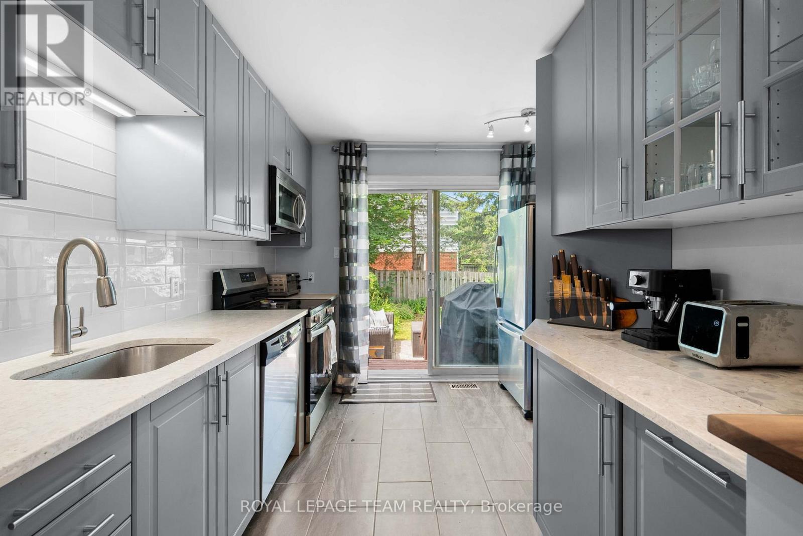 193 THORNBURY CRESCENT - 13