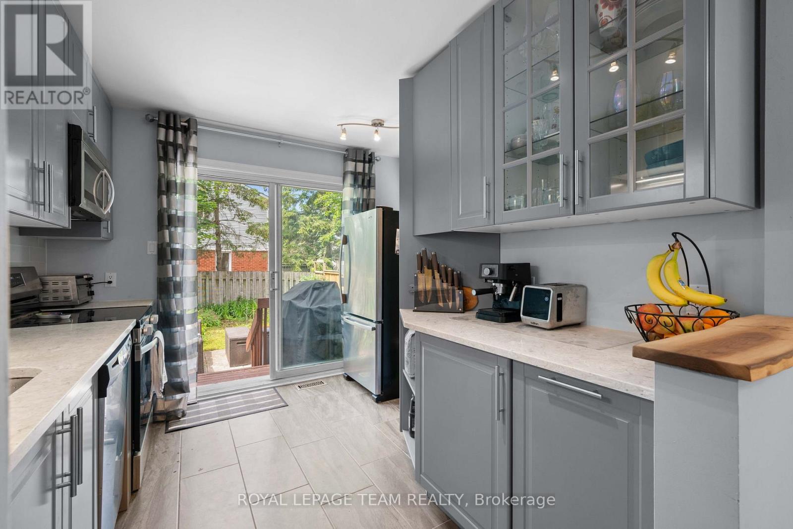 193 THORNBURY CRESCENT - 14