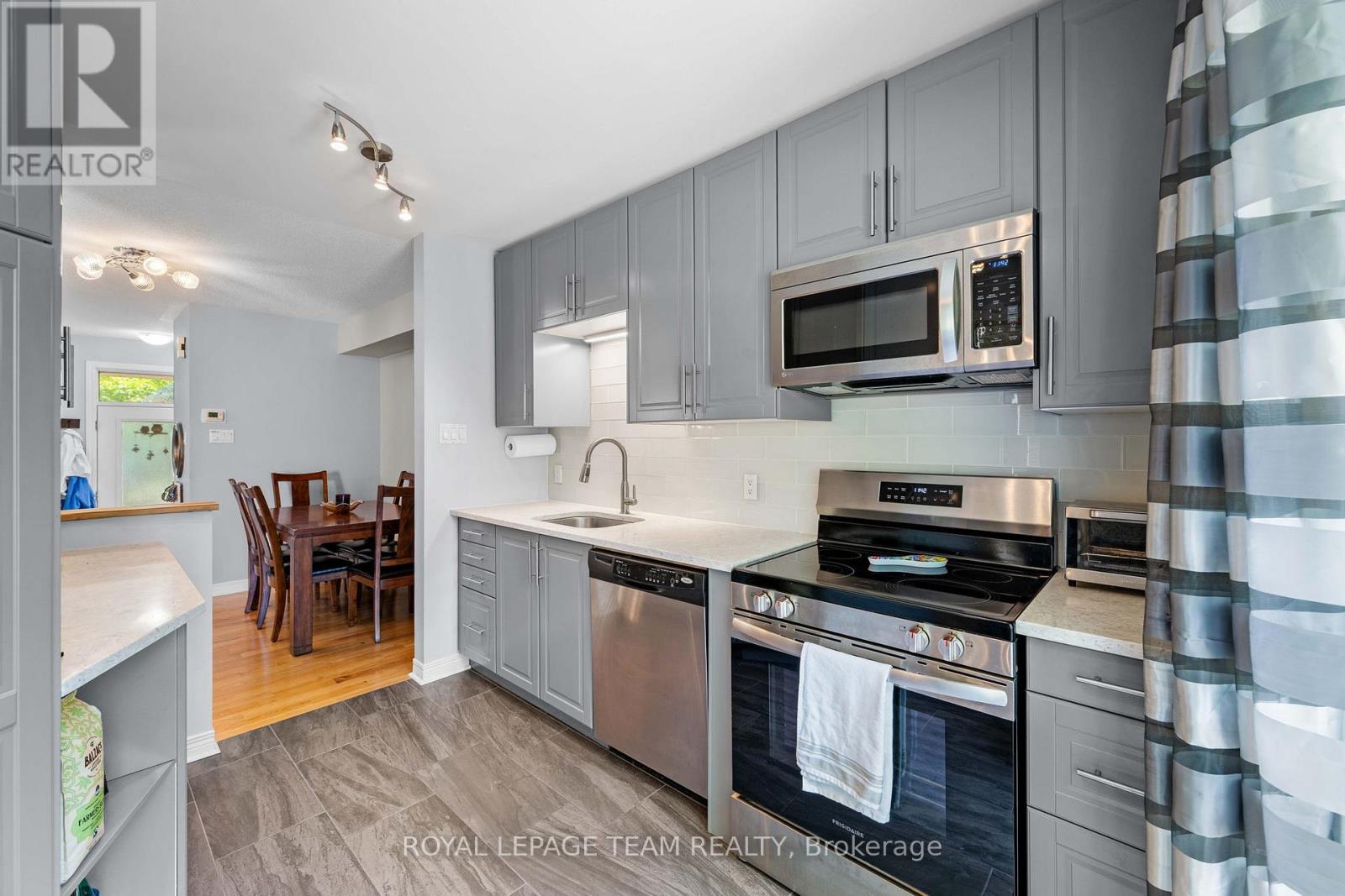 193 THORNBURY CRESCENT - 15