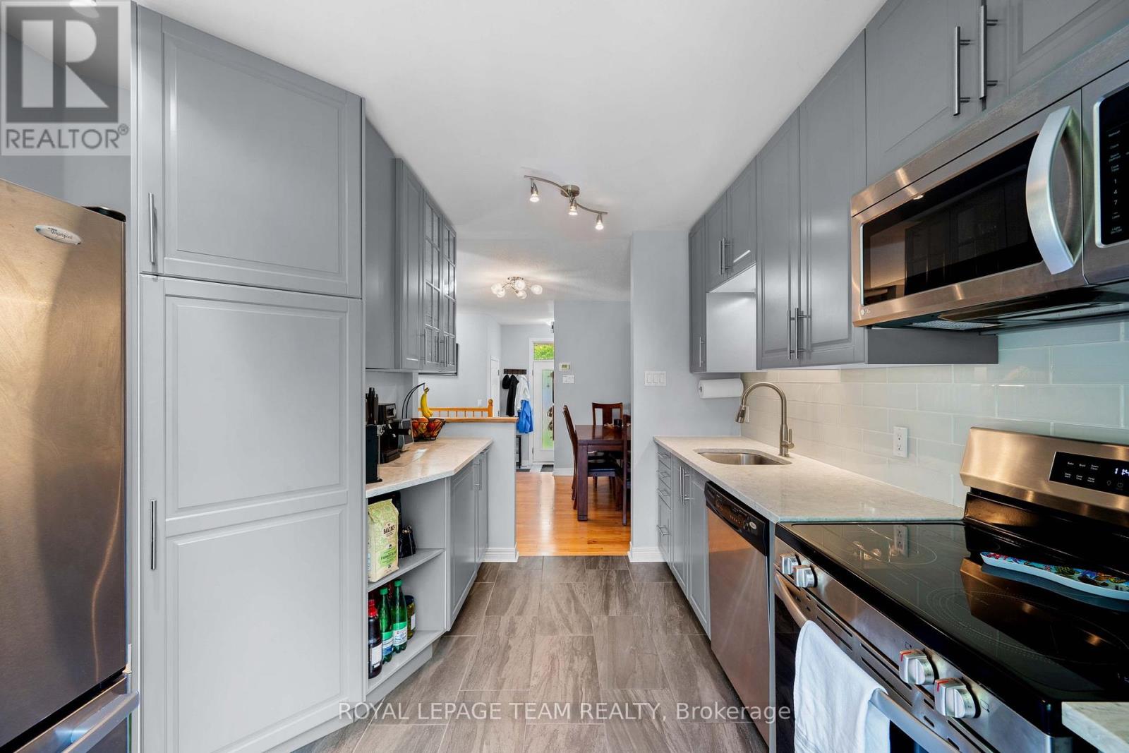 193 THORNBURY CRESCENT - 16