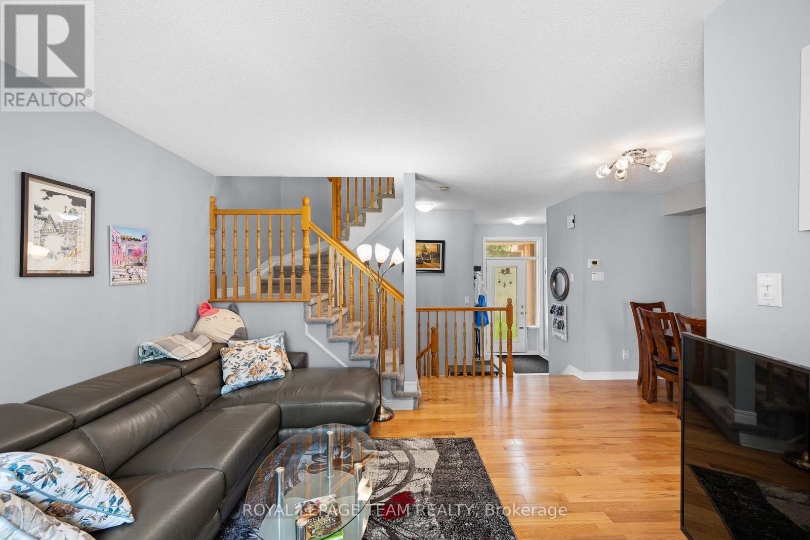 193 THORNBURY CRESCENT - 18