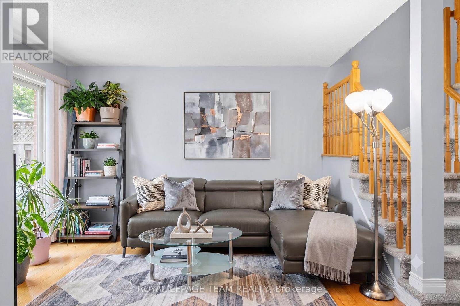 193 THORNBURY CRESCENT - 19