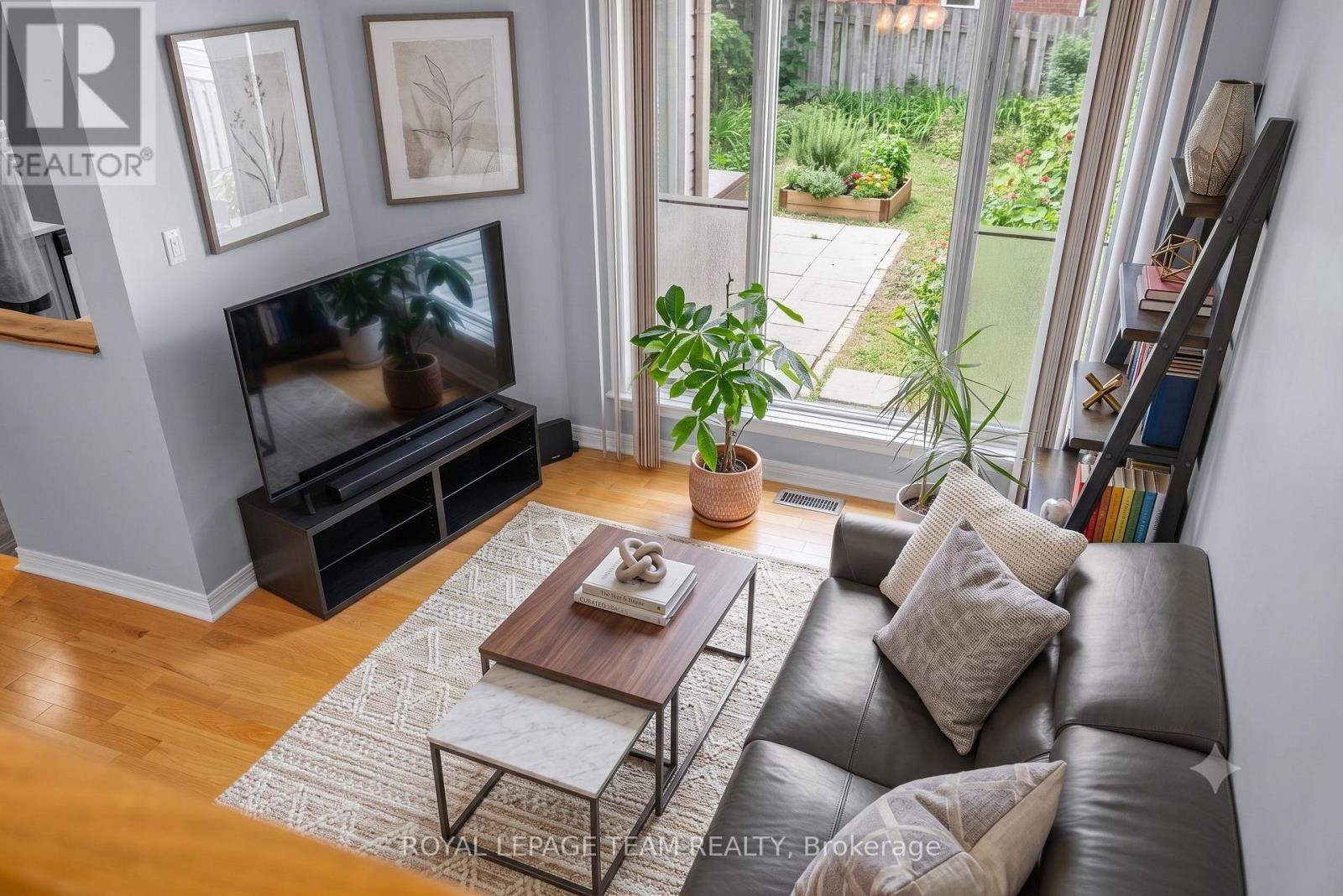 193 THORNBURY CRESCENT - 22