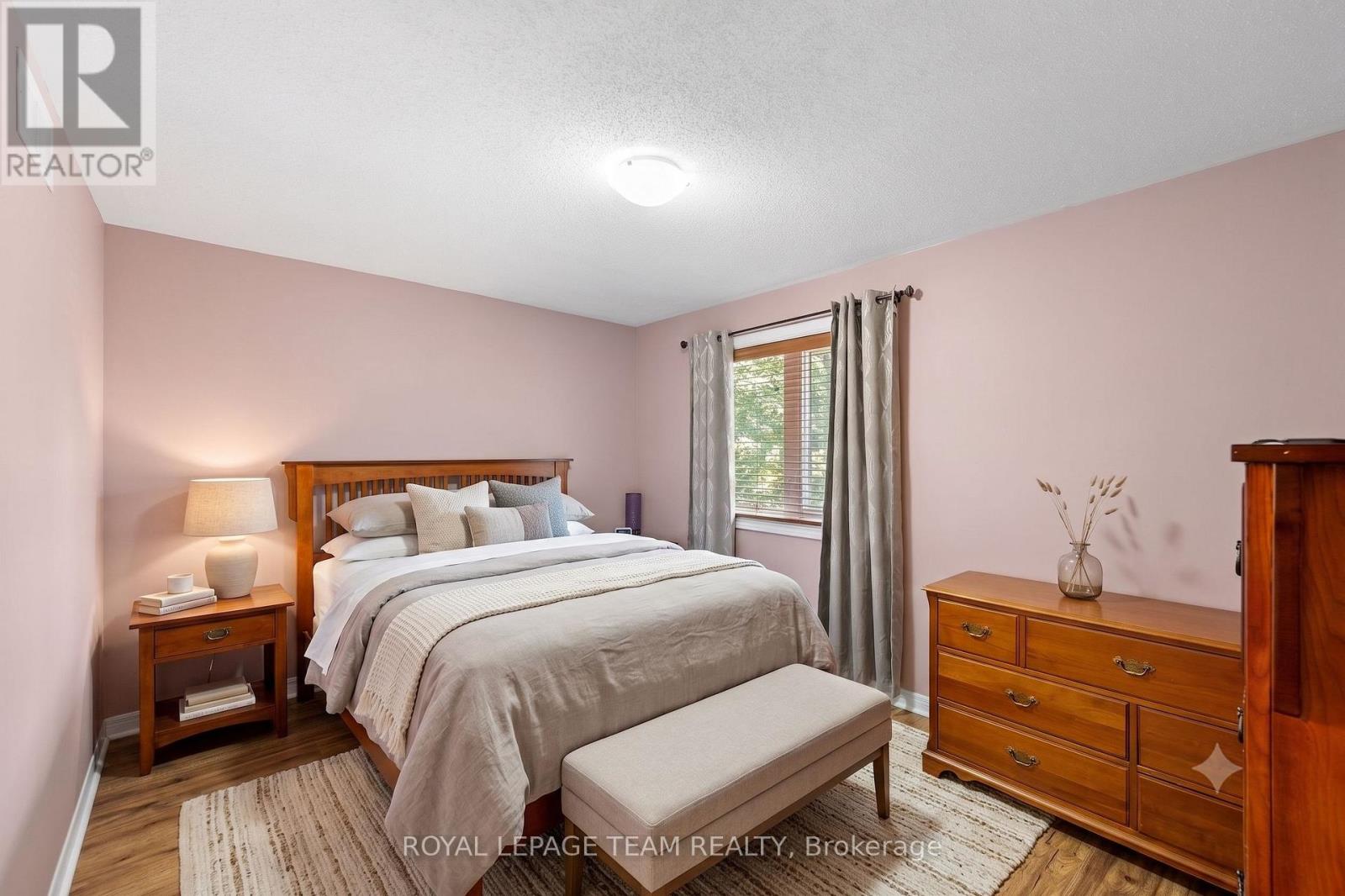 193 THORNBURY CRESCENT - 24