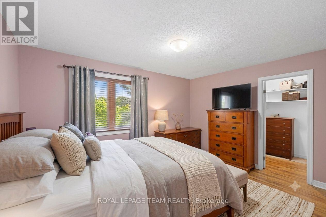 193 THORNBURY CRESCENT - 25
