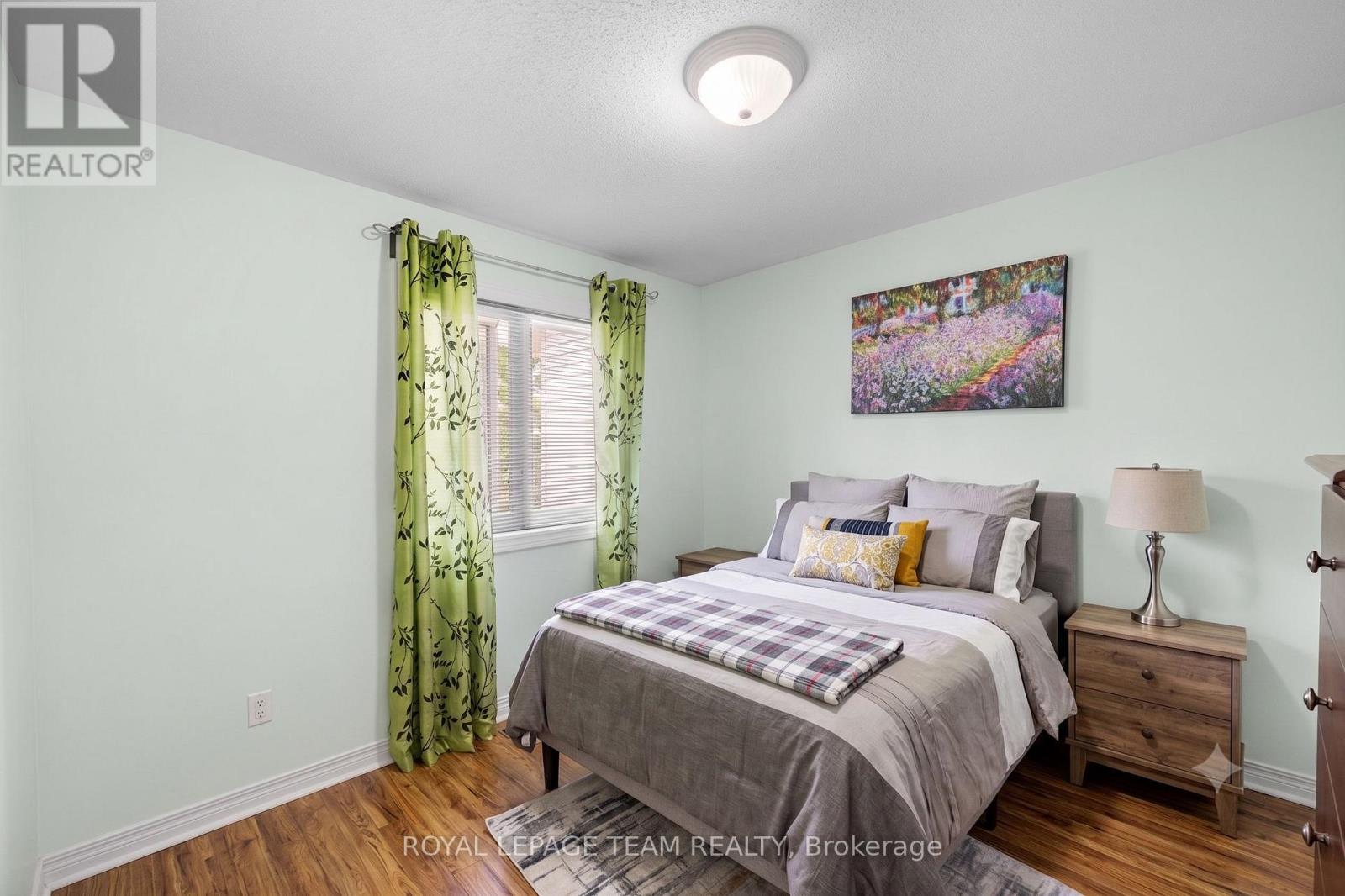 193 THORNBURY CRESCENT - 28