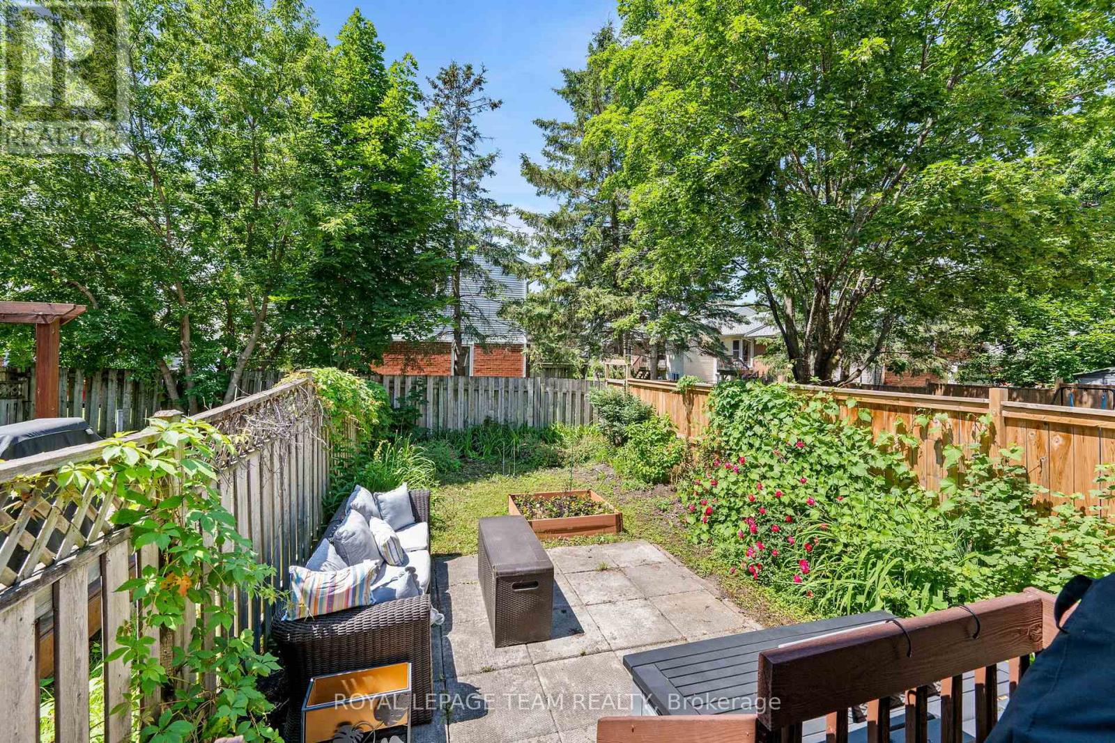 193 THORNBURY CRESCENT - 35