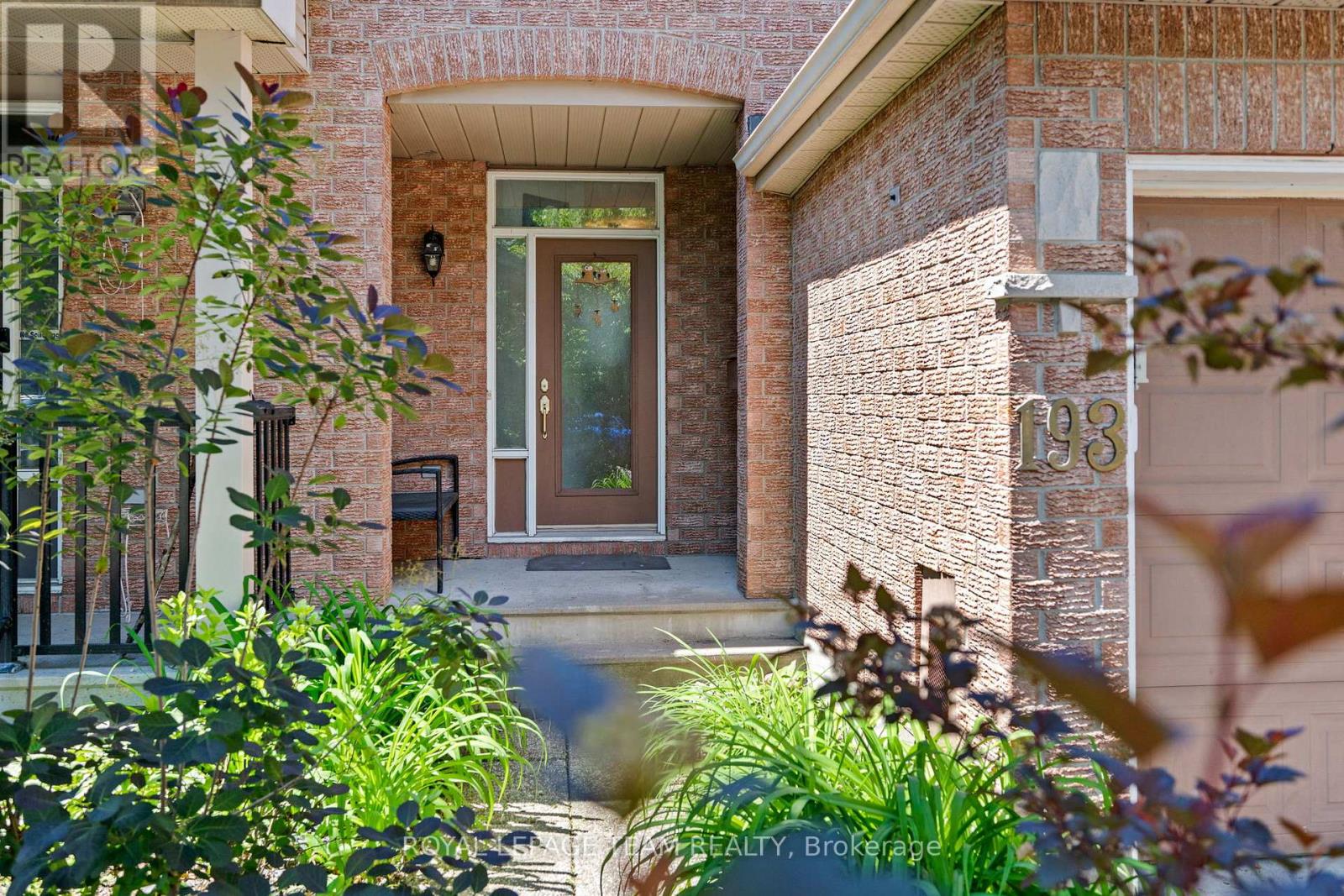 193 THORNBURY CRESCENT - 4