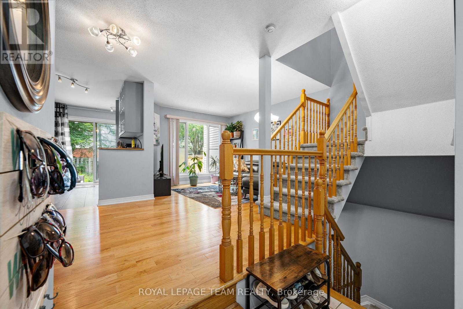 193 THORNBURY CRESCENT - 8