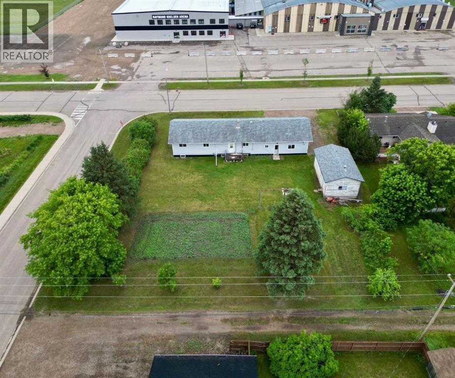 10202 99 Ave - 5