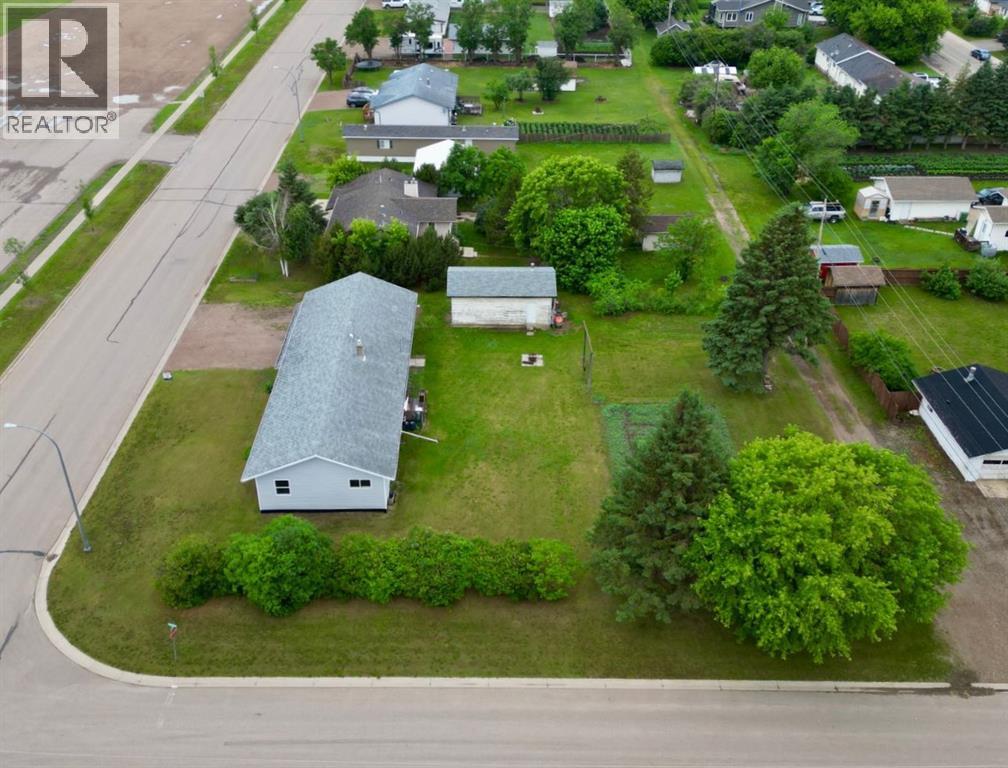10202 99 Ave - 4