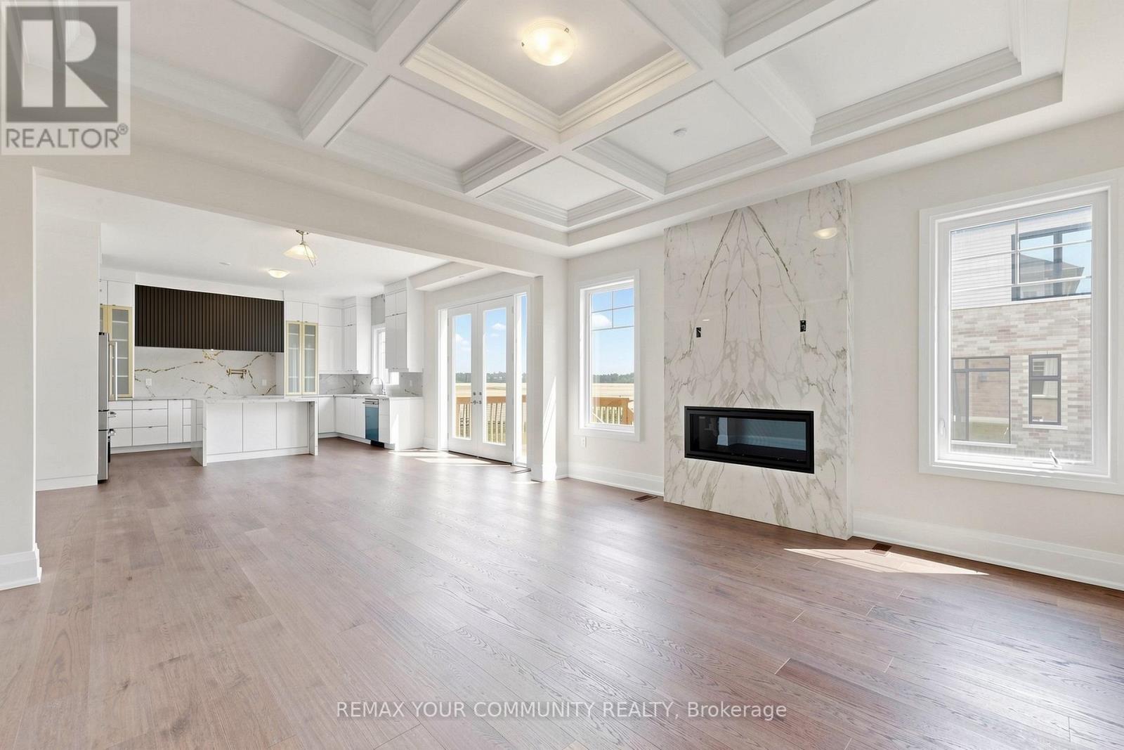 33 LORRAIN HAND CRESCENT - 12