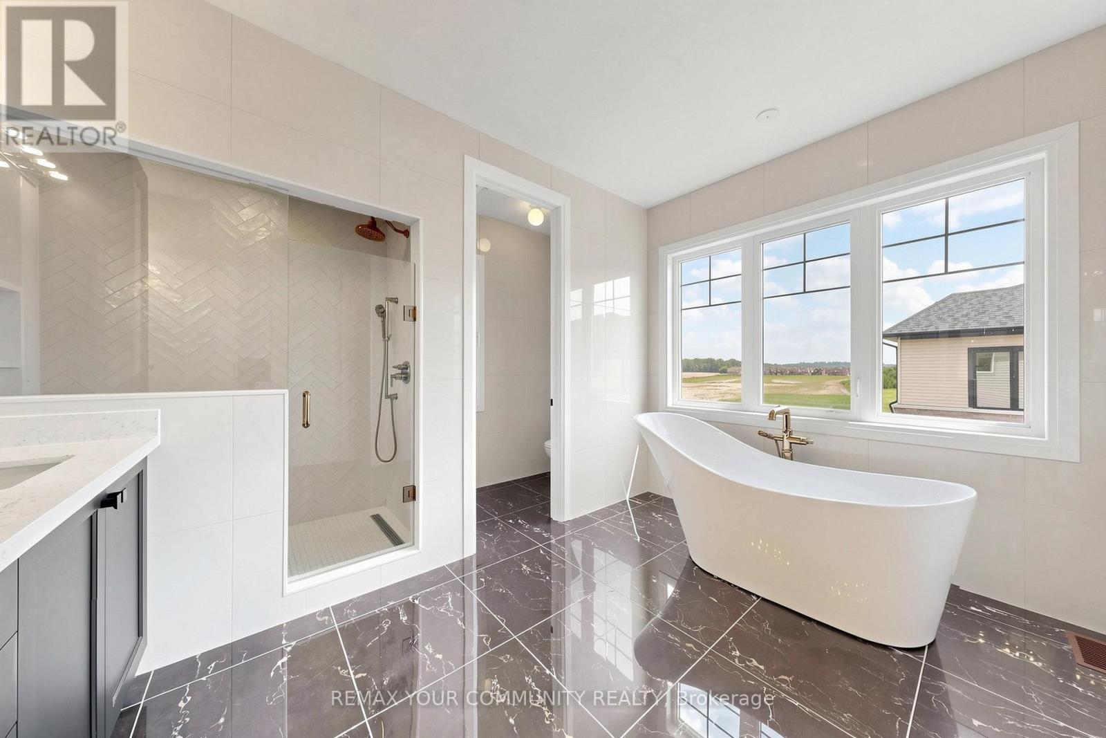 33 LORRAIN HAND CRESCENT - 17