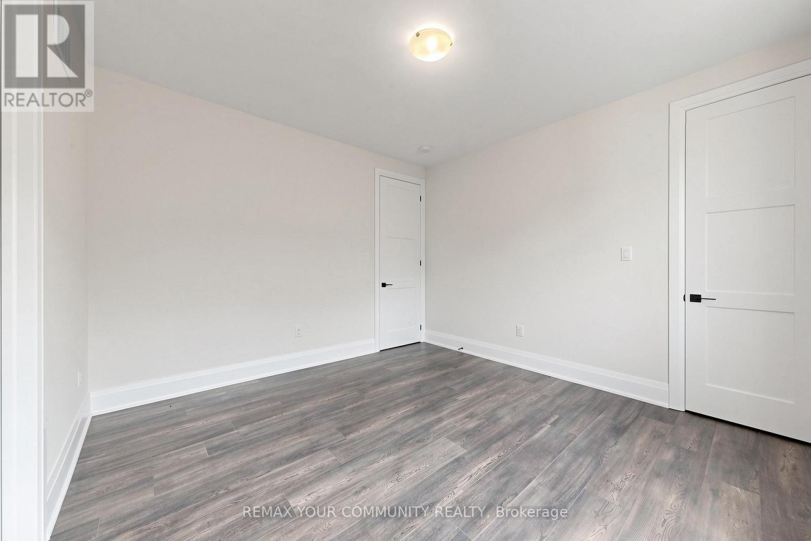 33 LORRAIN HAND CRESCENT - 24