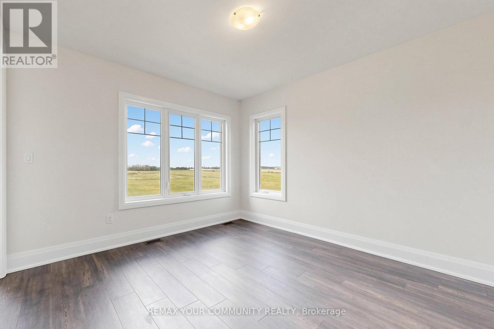 33 LORRAIN HAND CRESCENT - 18