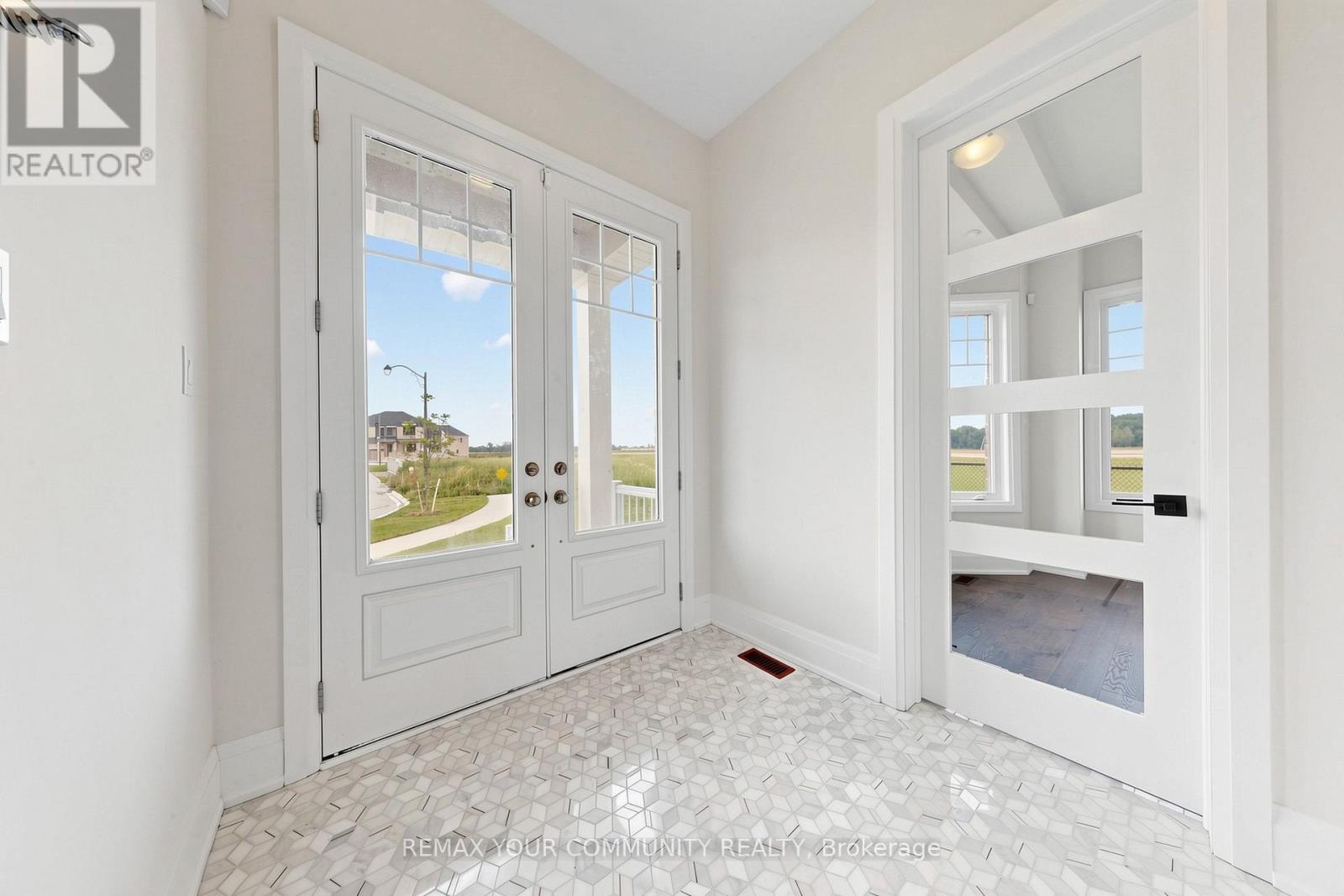 33 LORRAIN HAND CRESCENT - 2