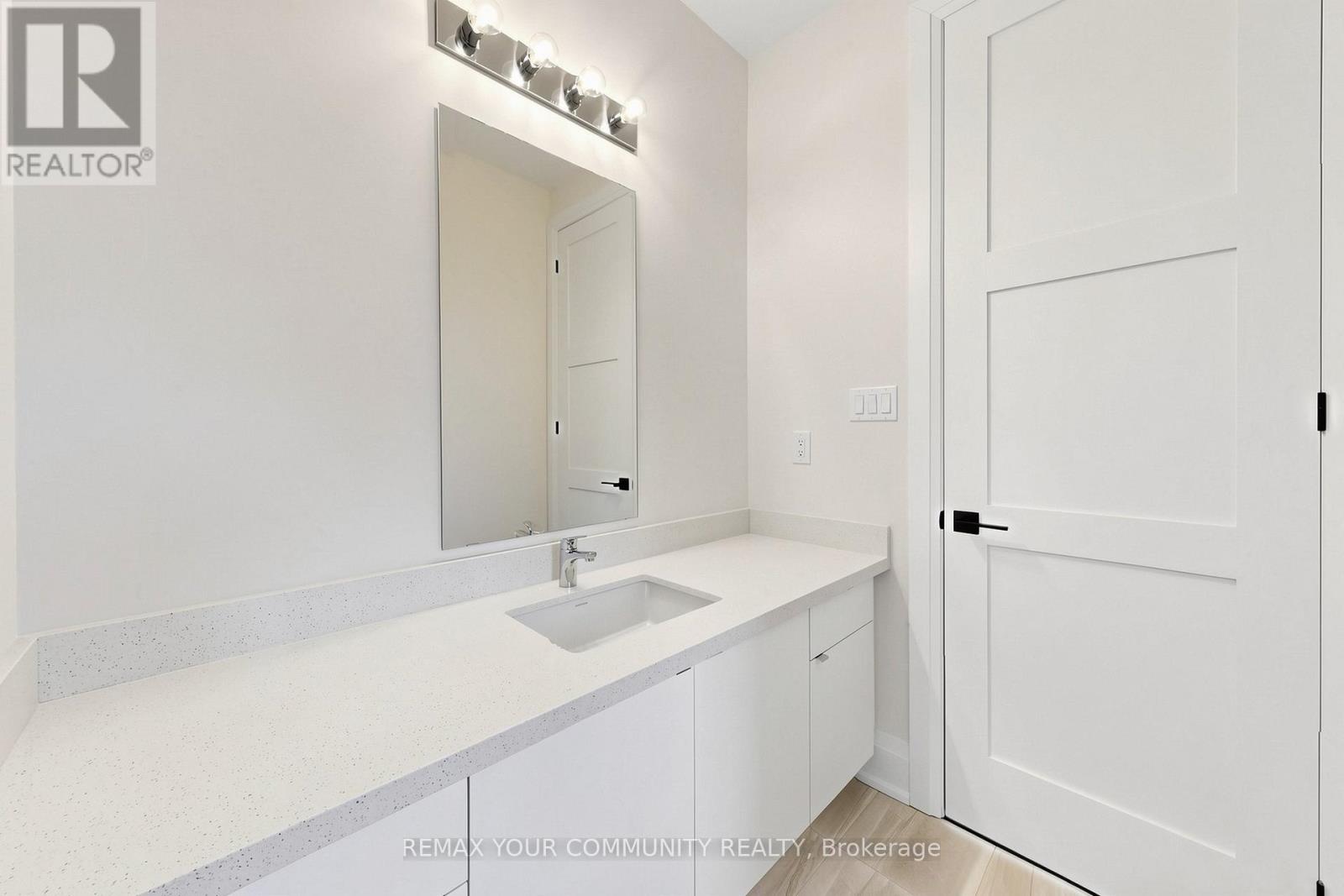 33 LORRAIN HAND CRESCENT - 21