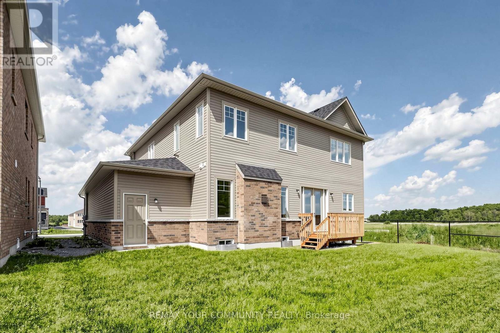 33 LORRAIN HAND CRESCENT - 28
