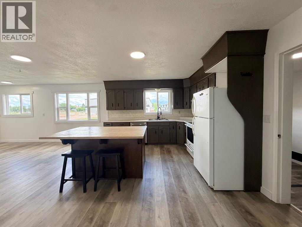 10202 99 Ave - 22