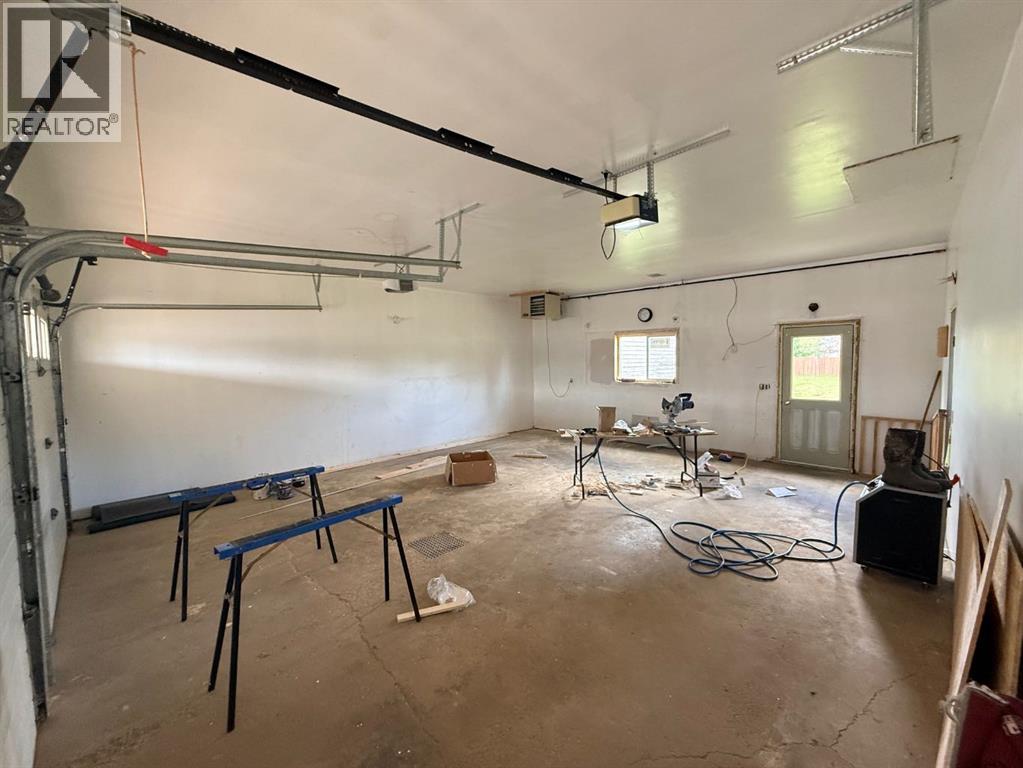 10202 99 Ave - 36