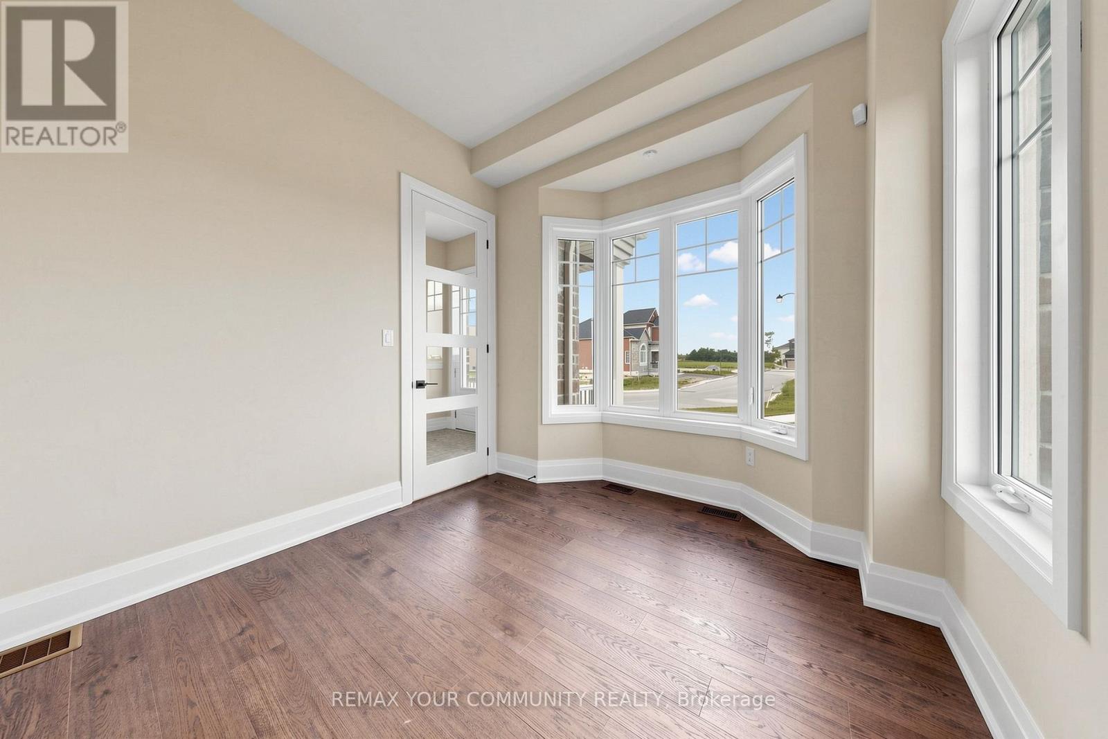 33 LORRAIN HAND CRESCENT - 3