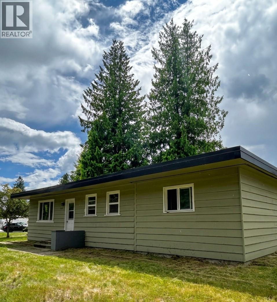 1201 Victoria Road W - 1