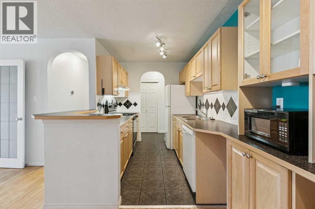 #301 638 Meredith Road NE - 11