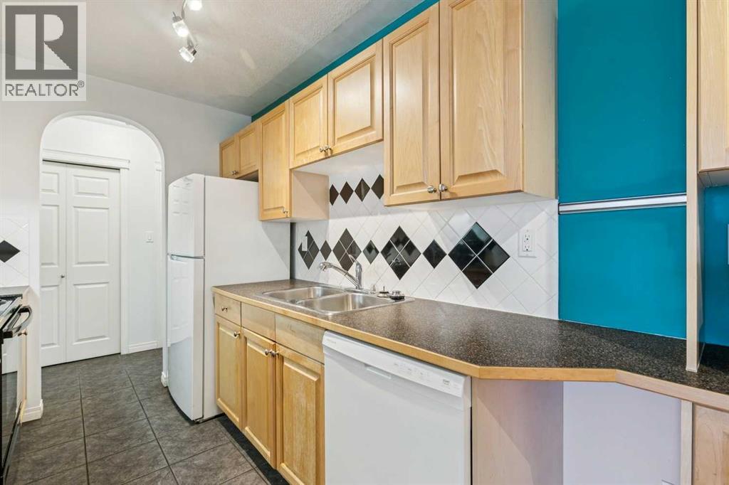 #301 638 Meredith Road NE - 12