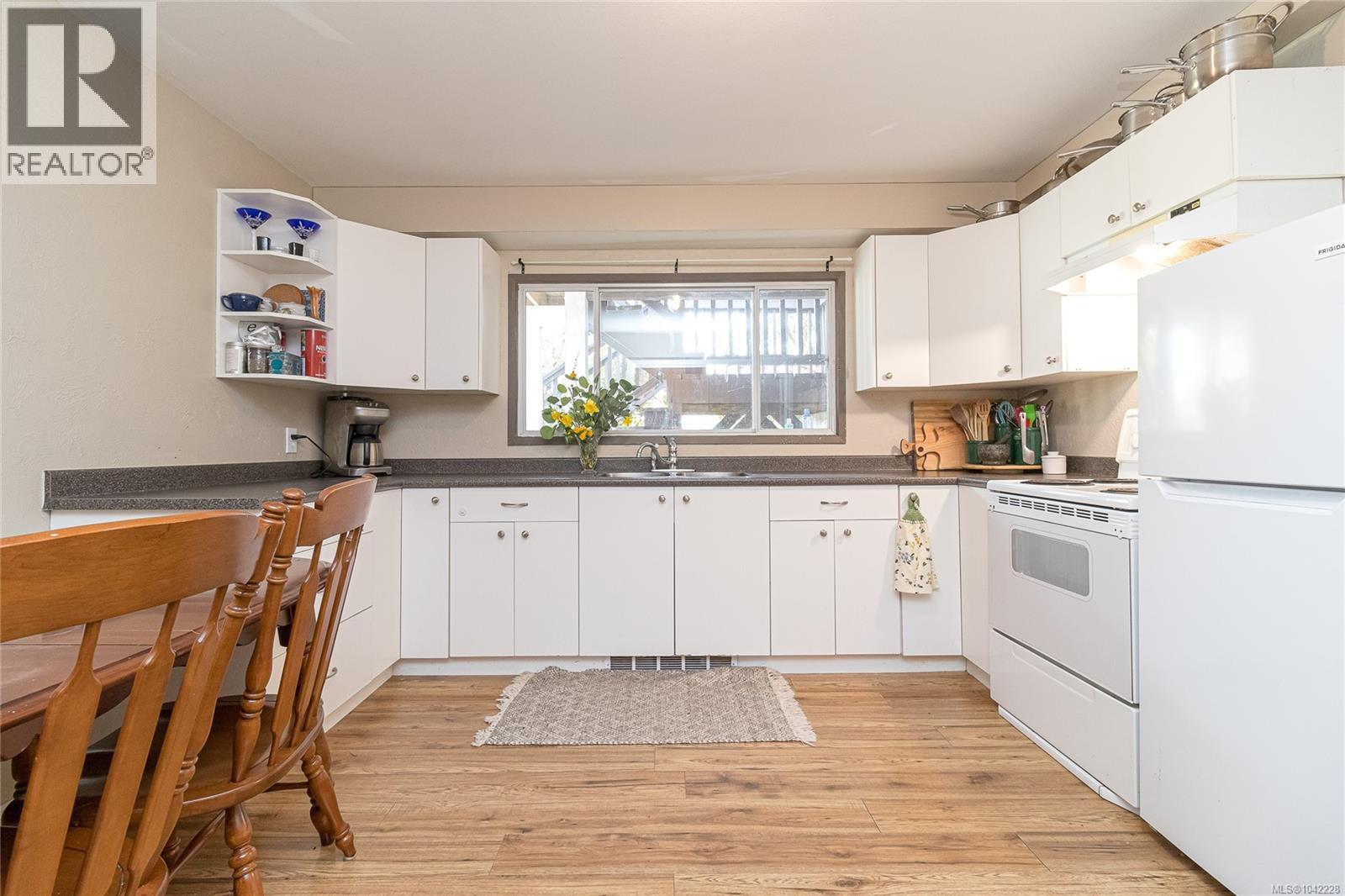 3931 Circle Dr - 32