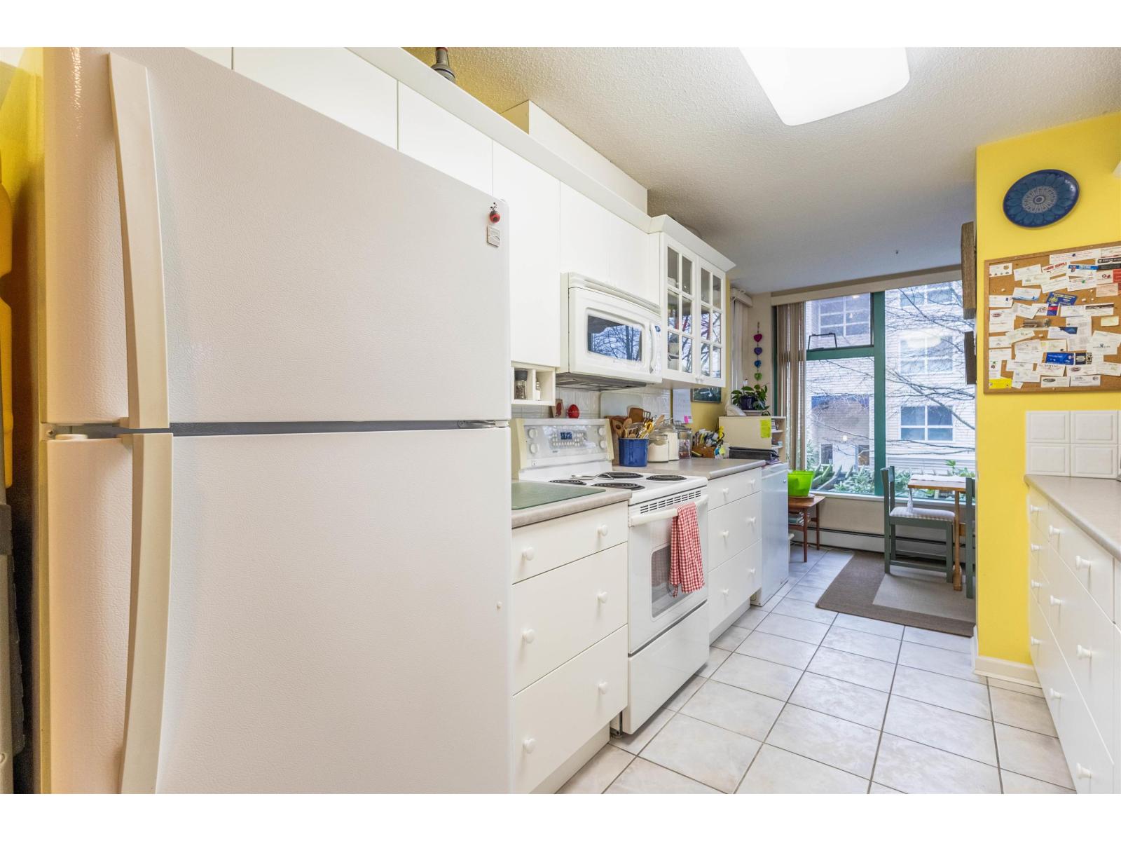 207 15466 NORTH BLUFF ROAD, White Rock