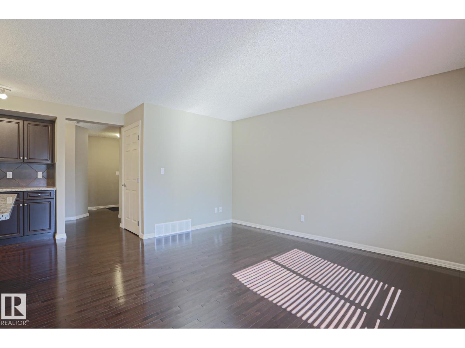 6215 60 ST - 11