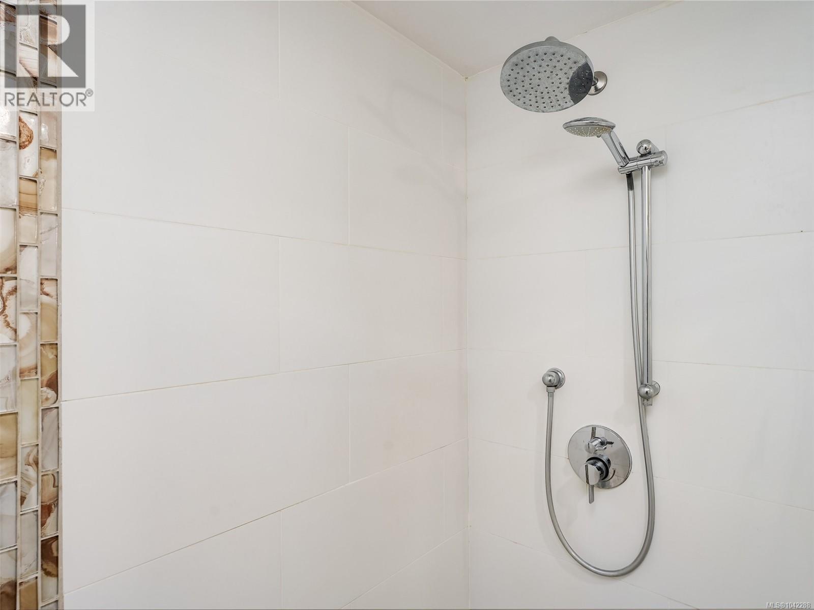 #409 9805 Second St - 16