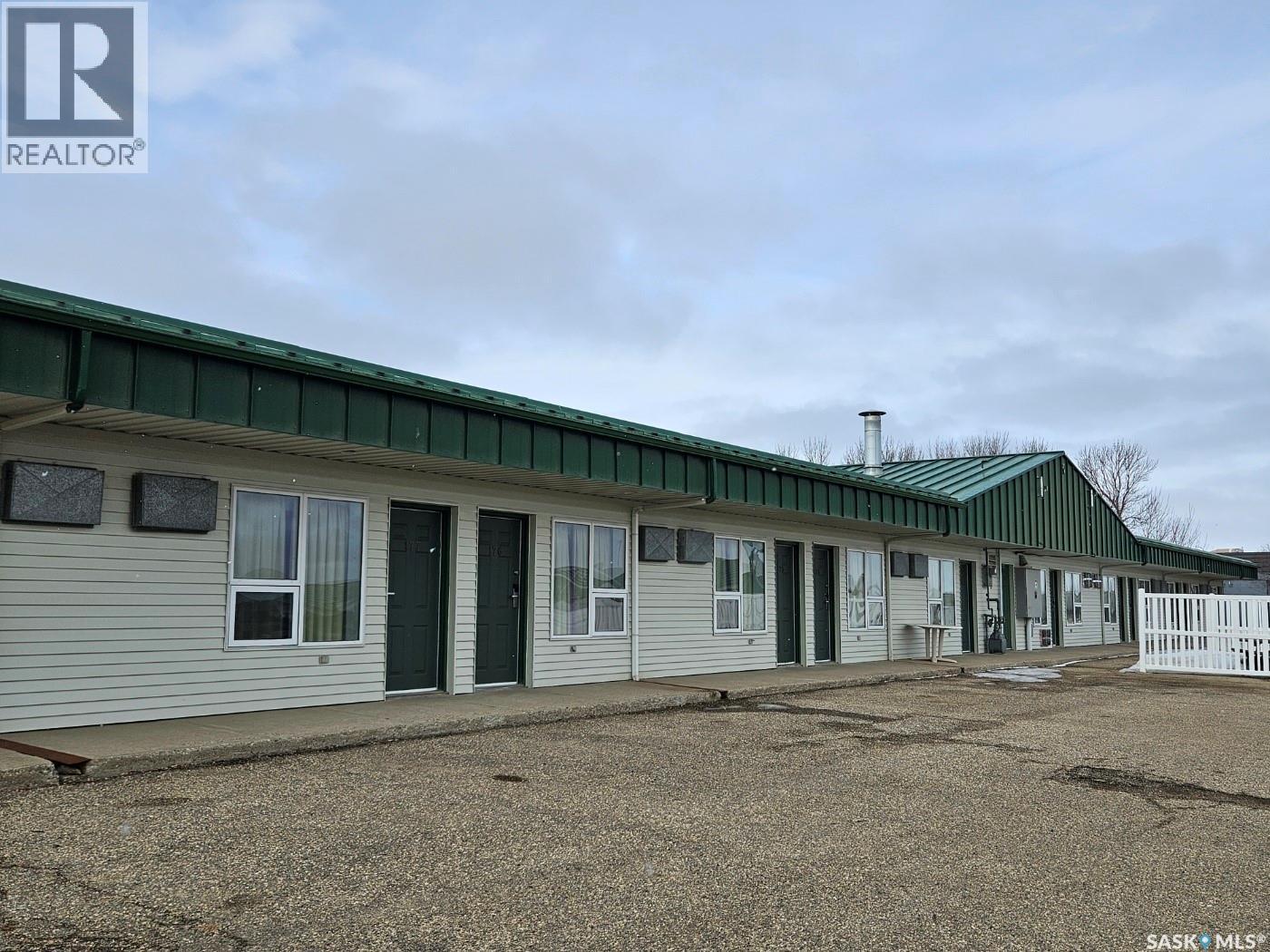 238 Sims AVENUE, Weyburn — photo 2