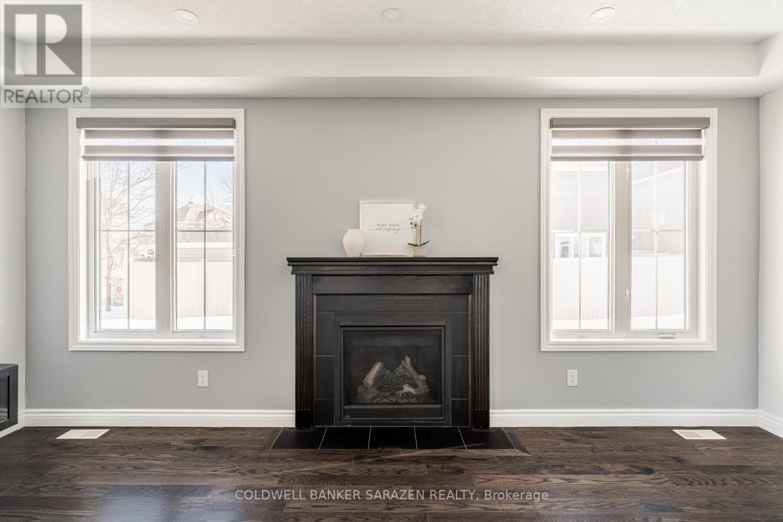 677 BROAD COVE CRESCENT - 23