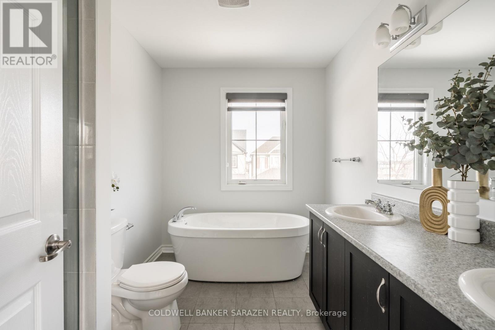 677 BROAD COVE CRESCENT - 37