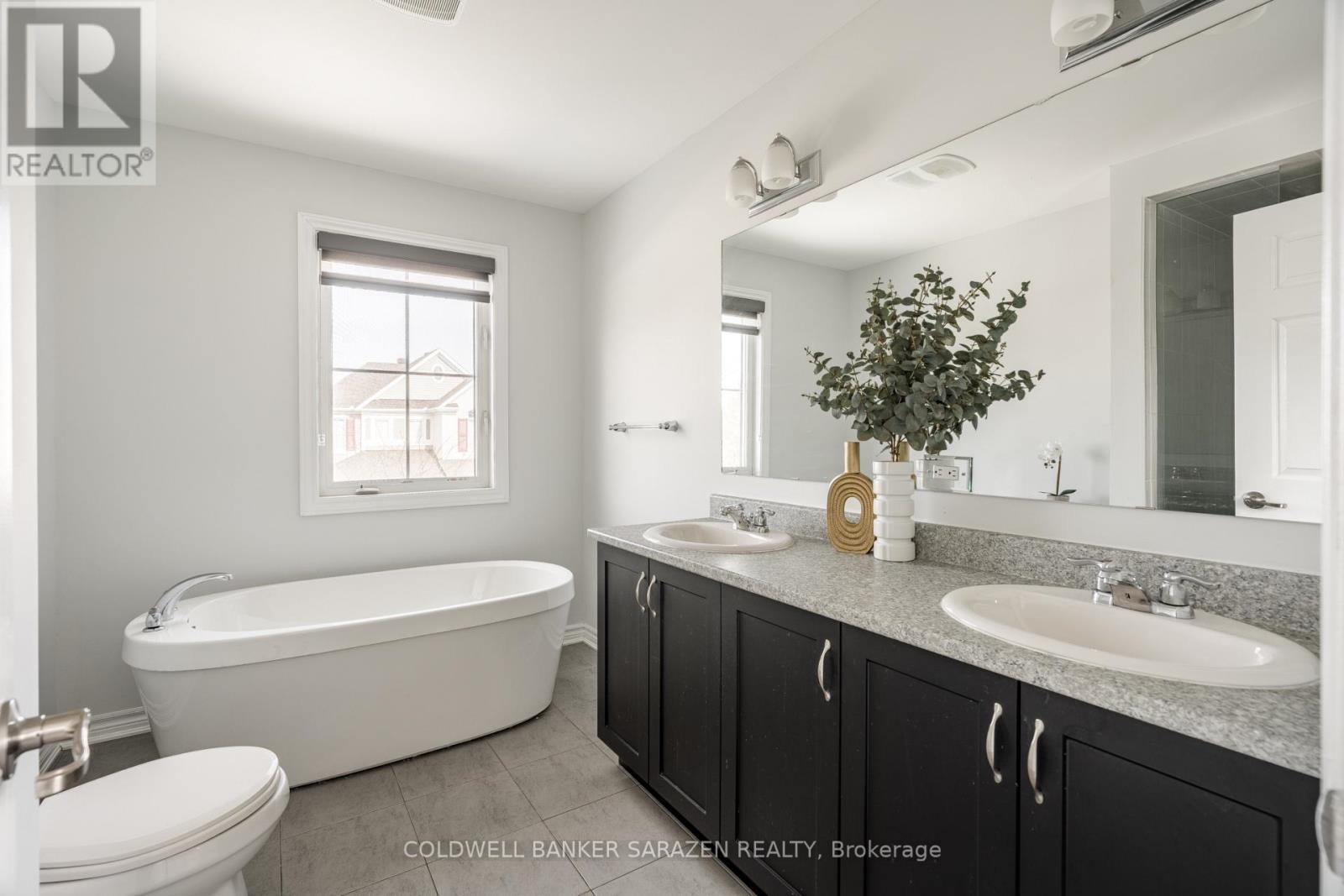 677 BROAD COVE CRESCENT - 38