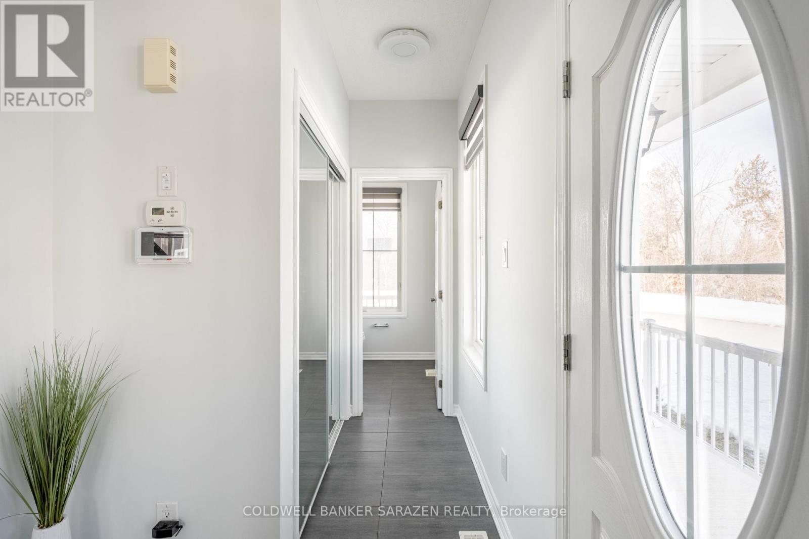 677 BROAD COVE CRESCENT - 4
