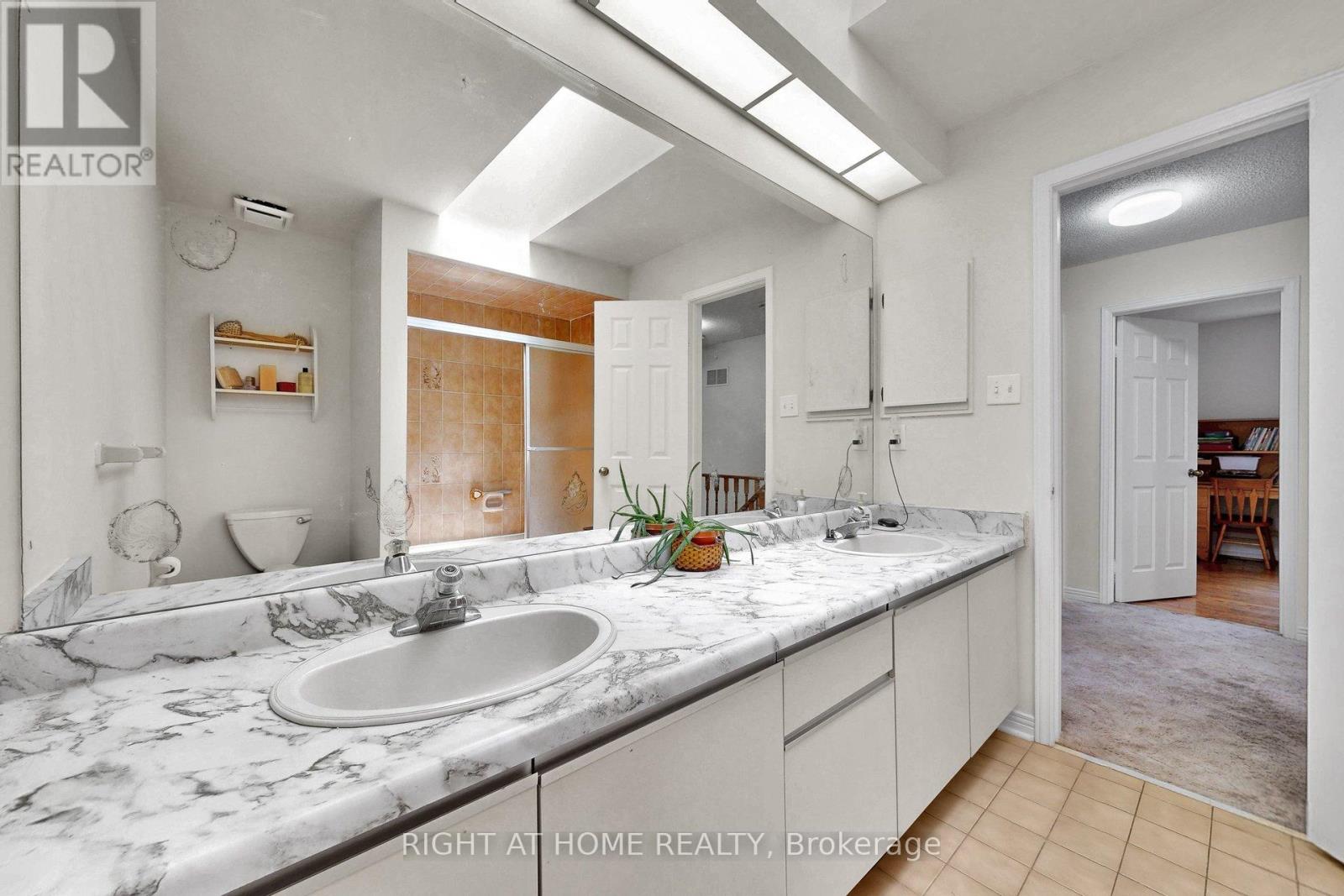 103 HEATHERTON WAY - 32