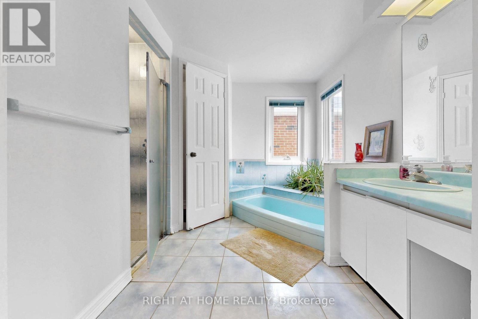 103 HEATHERTON WAY - 36