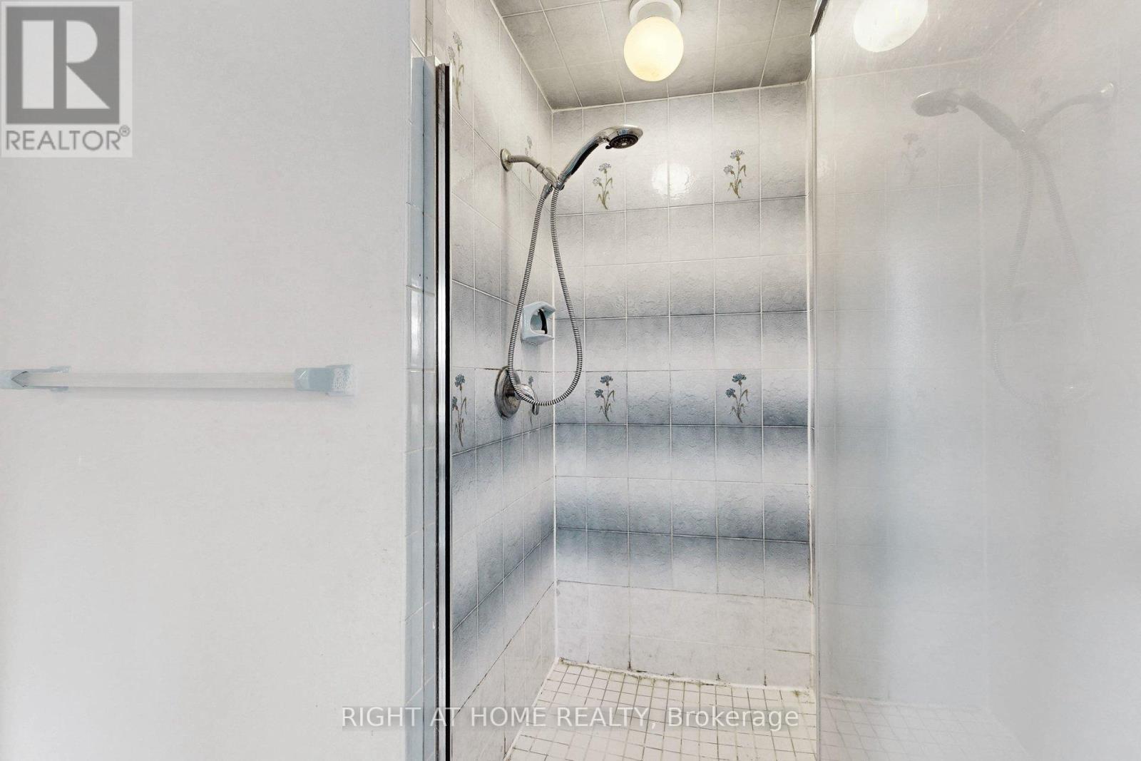 103 HEATHERTON WAY - 38