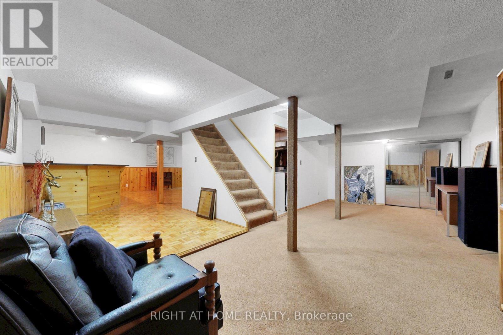 103 HEATHERTON WAY - 40