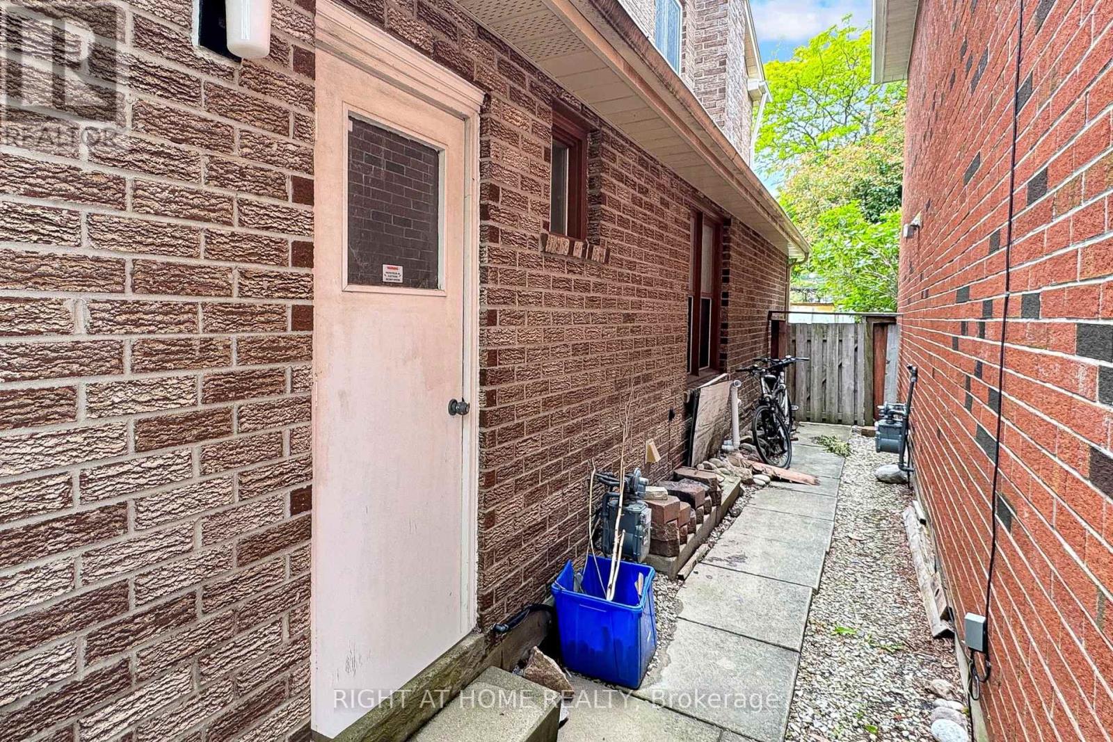 103 HEATHERTON WAY - 46