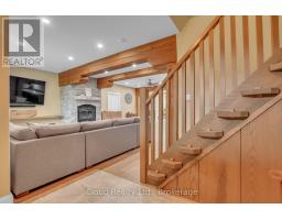 Living room - 2091 Dwyer Road, Springwater, ON L9X1L7 Photo 9