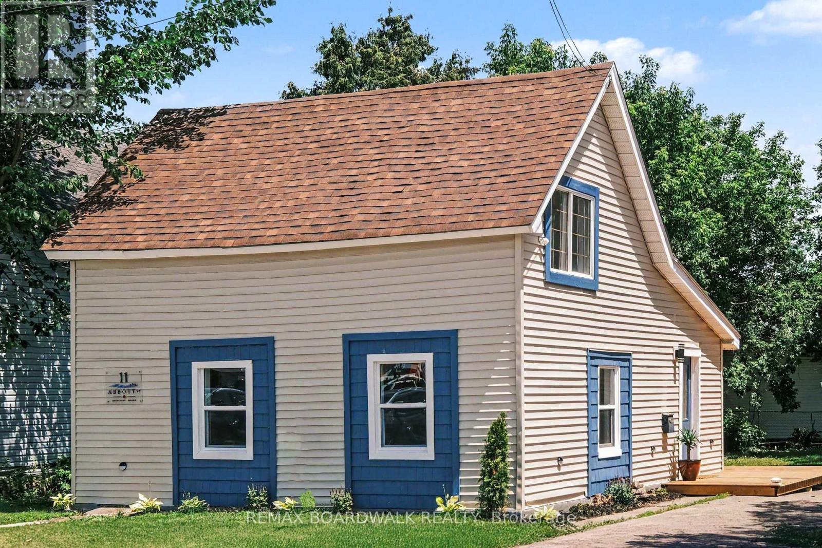 11 ABBOTT STREET S - 2