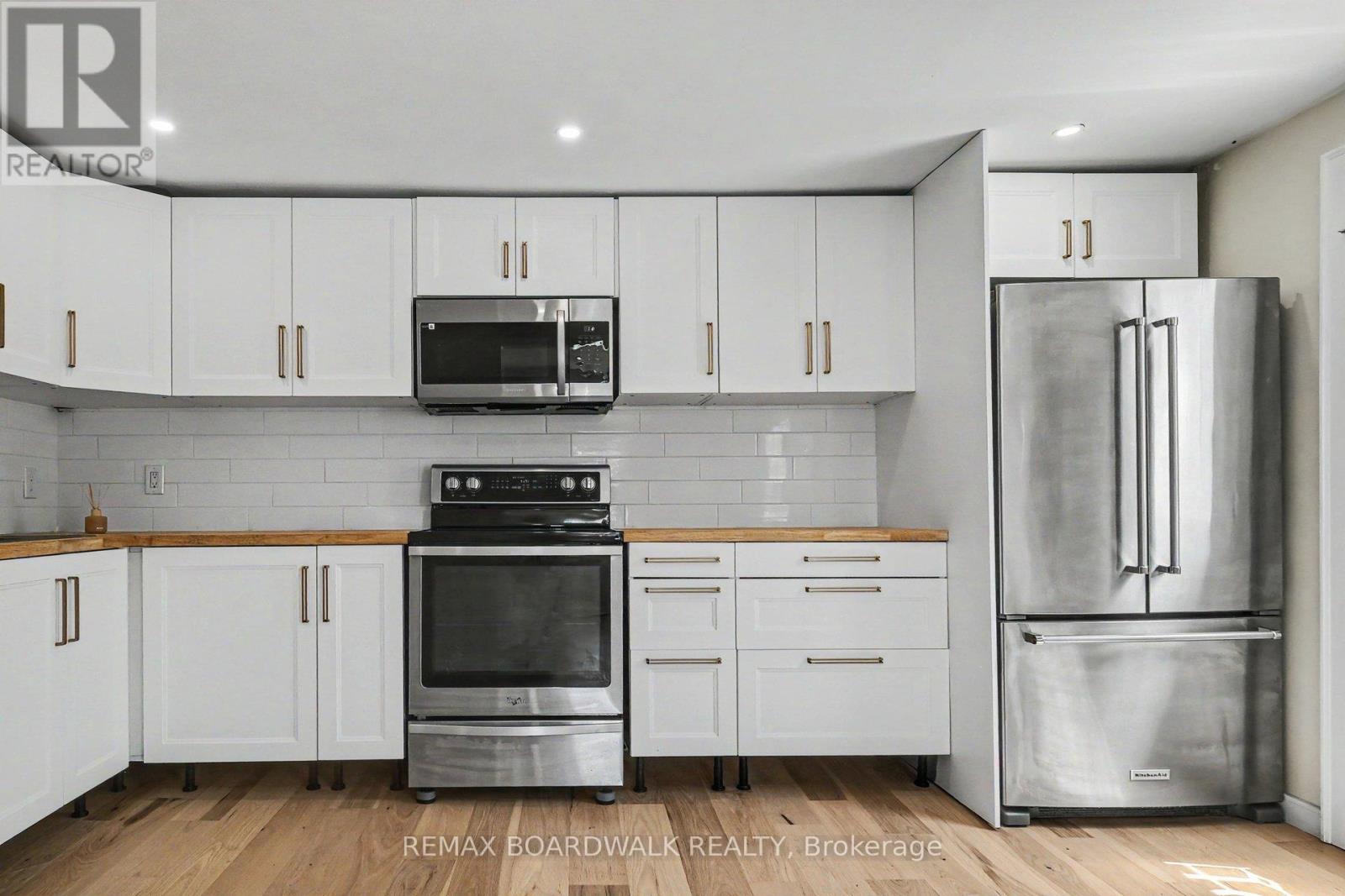 11 ABBOTT STREET S - Image 8