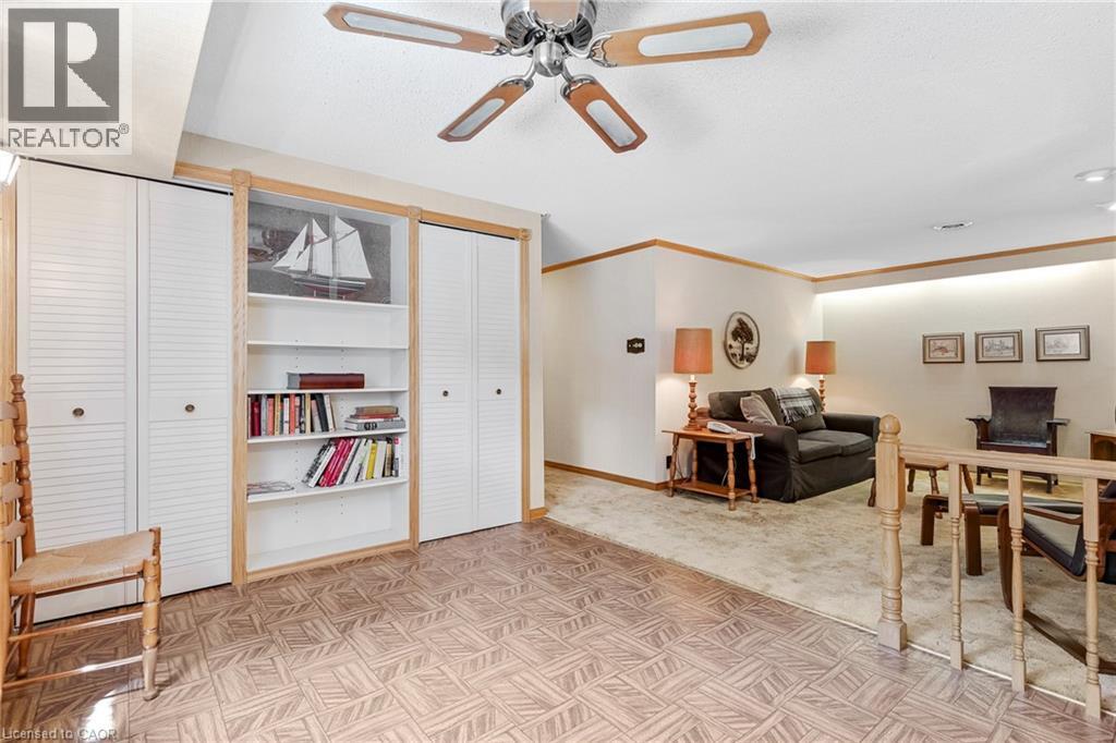 20 CORWIN Boulevard - 25